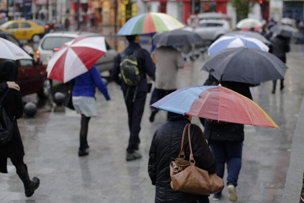 Vreme rece în București, în weekend. Ploi și temperaturi de sub 20 de grade în Capitală