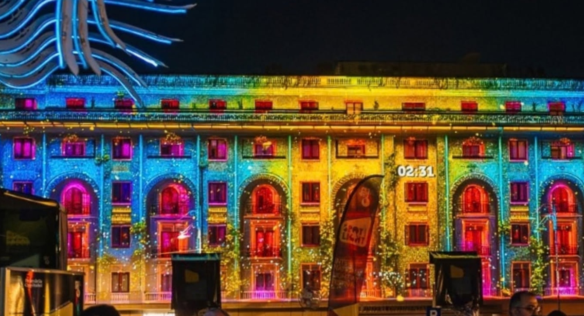 „Spotlight – Festivalul Internațional al Luminii”, în București în weekendul 9-11 octombrie. 19 instalații de lumină și video mapping pe Calea Victoriei