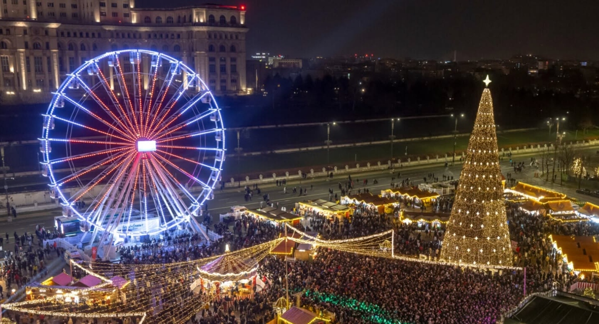 Când se deschide Târgul de Crăciun din Piața Constituției. Ce atracții îi așteaptă pe bucureșteni și cât timp va putea fi vizitat