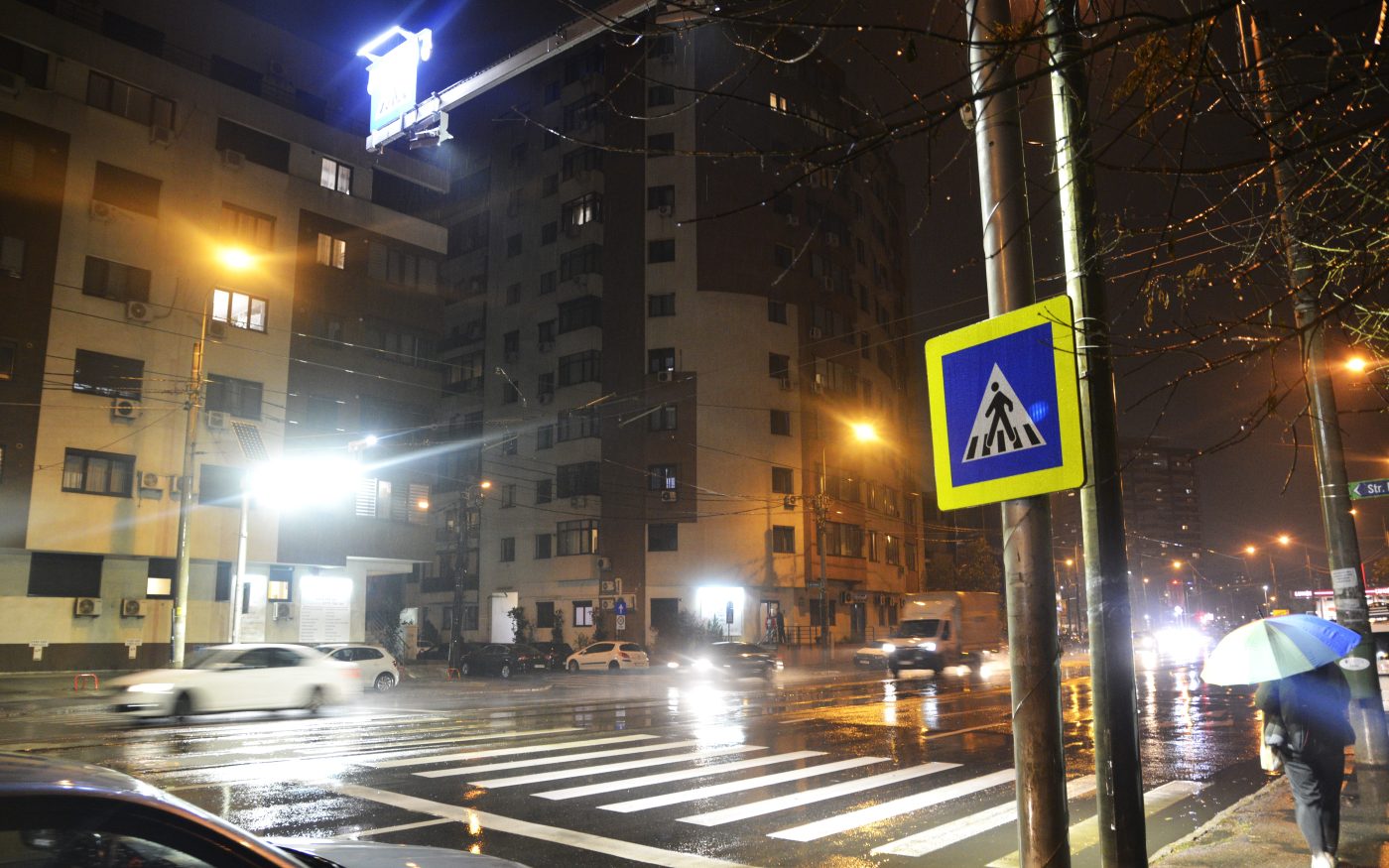 Primăria Sectorului 1 plătește peste 100.000 de euro pentru suprailuminarea a 28 de treceri de pietoni. Contractul, atribuit unei companii din subordinea PMB