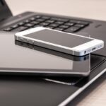 Profesorii din Sectorul 5 ar putea primi telefoane de serviciu. Proiectul va fi supus la vot în consiliul local