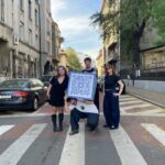 REPORTAJ | Petrecere pe trecere. De ce traversează pietonii pe roșu și cine sunt tinerii care vor să schimbe percepția asupra traversărilor din Capitală