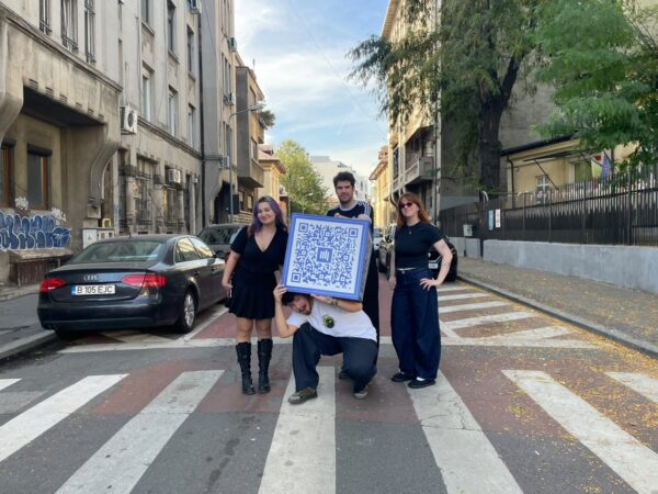 REPORTAJ | Petrecere pe trecere. De ce traversează pietonii pe roșu și cine sunt tinerii care vor să schimbe percepția asupra traversărilor din Capitală