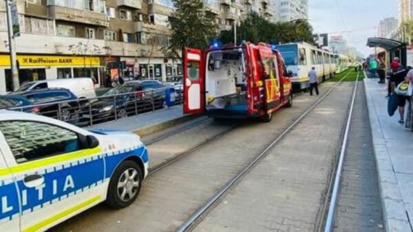 Pieton accidentat de tramvai pe Șoseaua Pantelimon din București. Linia 5, blocată o oră