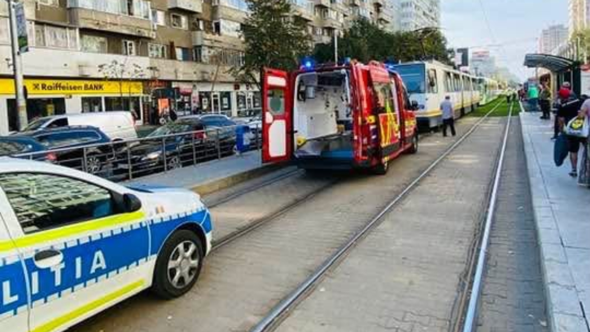 Pieton accidentat de tramvai pe Șoseaua Pantelimon din București. Linia 5, blocată o oră