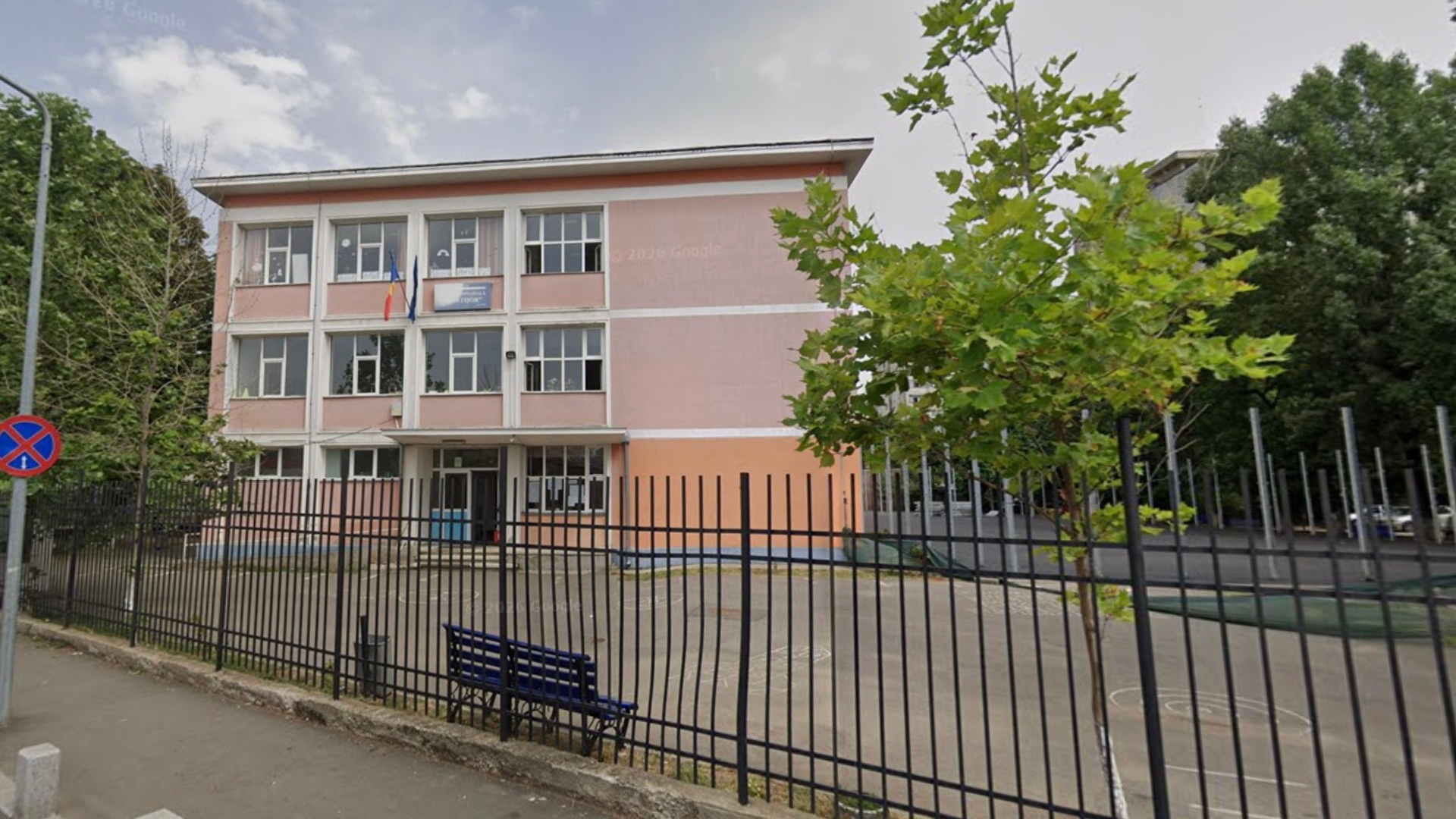 Sectorul 4 mută banii din credite între proiecte. Scad sumele alocate pentru școli, dar cresc bugetele pentru alei, garduri și lucrările de la Planșeul Unirii