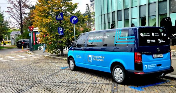 Biroul Mobil al Cetățeanului ajunge în Băneasa, săptămâna viitoare. Taxe și impozite, plătite în biroul pe patru roți. FOTO: PS1