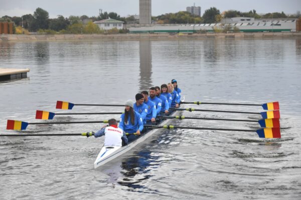 Canotaj pe Lacul Morii. Primăria Sectorului 6 încheie un protocol cu Federația Română de Canotaj și Apele Române pentru practicarea sportului. FOTO: PS6