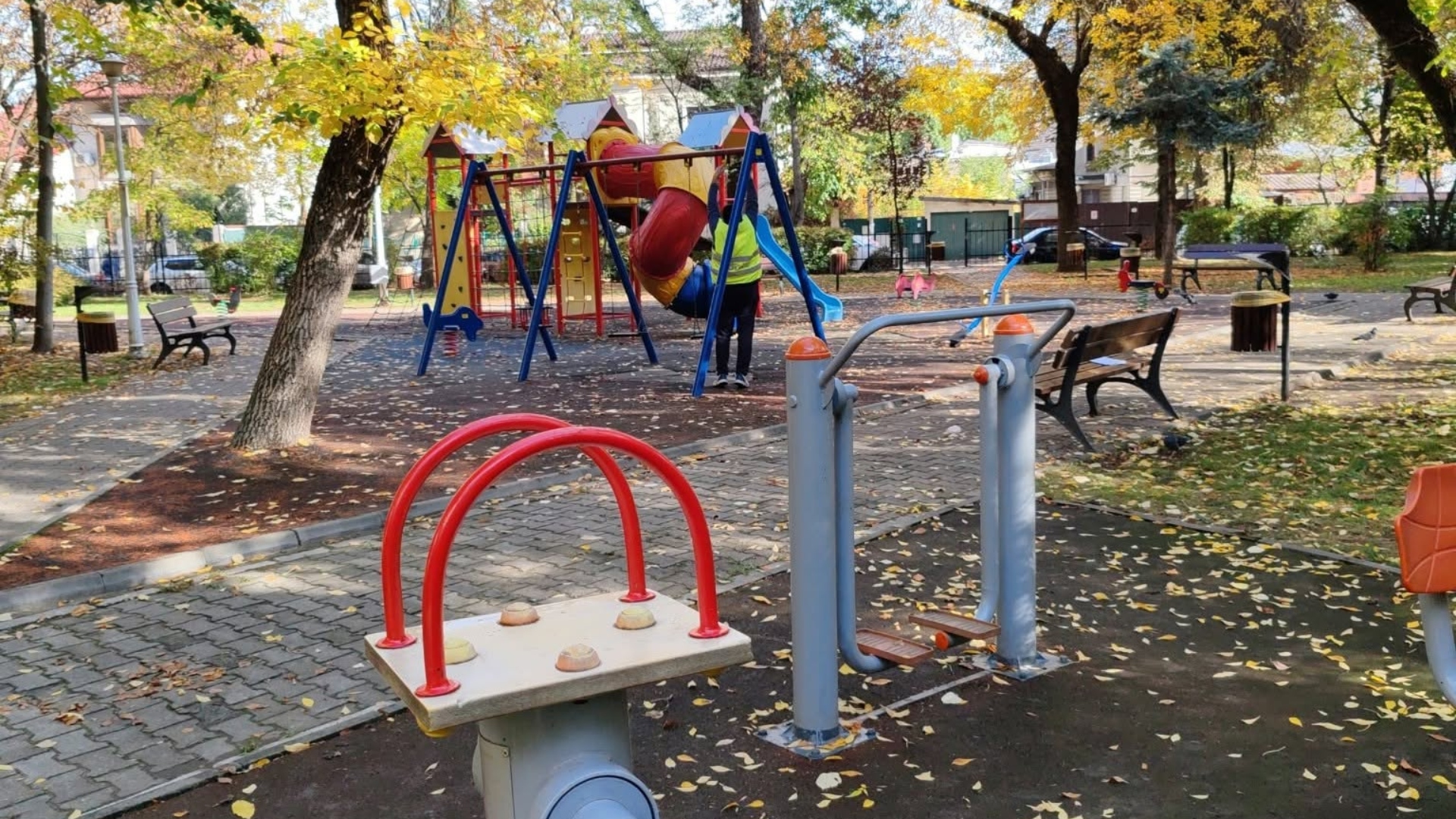 Peste 2 milioane de euro pentru resistematizarea a opt locuri de joacă din Sectorul 1. Primăria a lansat licitația, împărțită în mai multe loturi