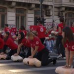 Flashmob de Ziua Mondială a Resuscitării, la Arcul de Triumf. Peste 70 de voluntari participă la eveniment. FOTO: crucearosie.ro