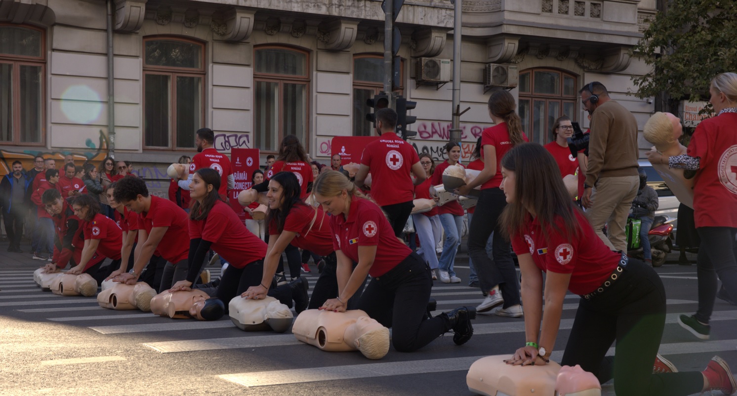 Flashmob de Ziua Mondială a Resuscitării, la Arcul de Triumf. Peste 70 de voluntari participă la eveniment