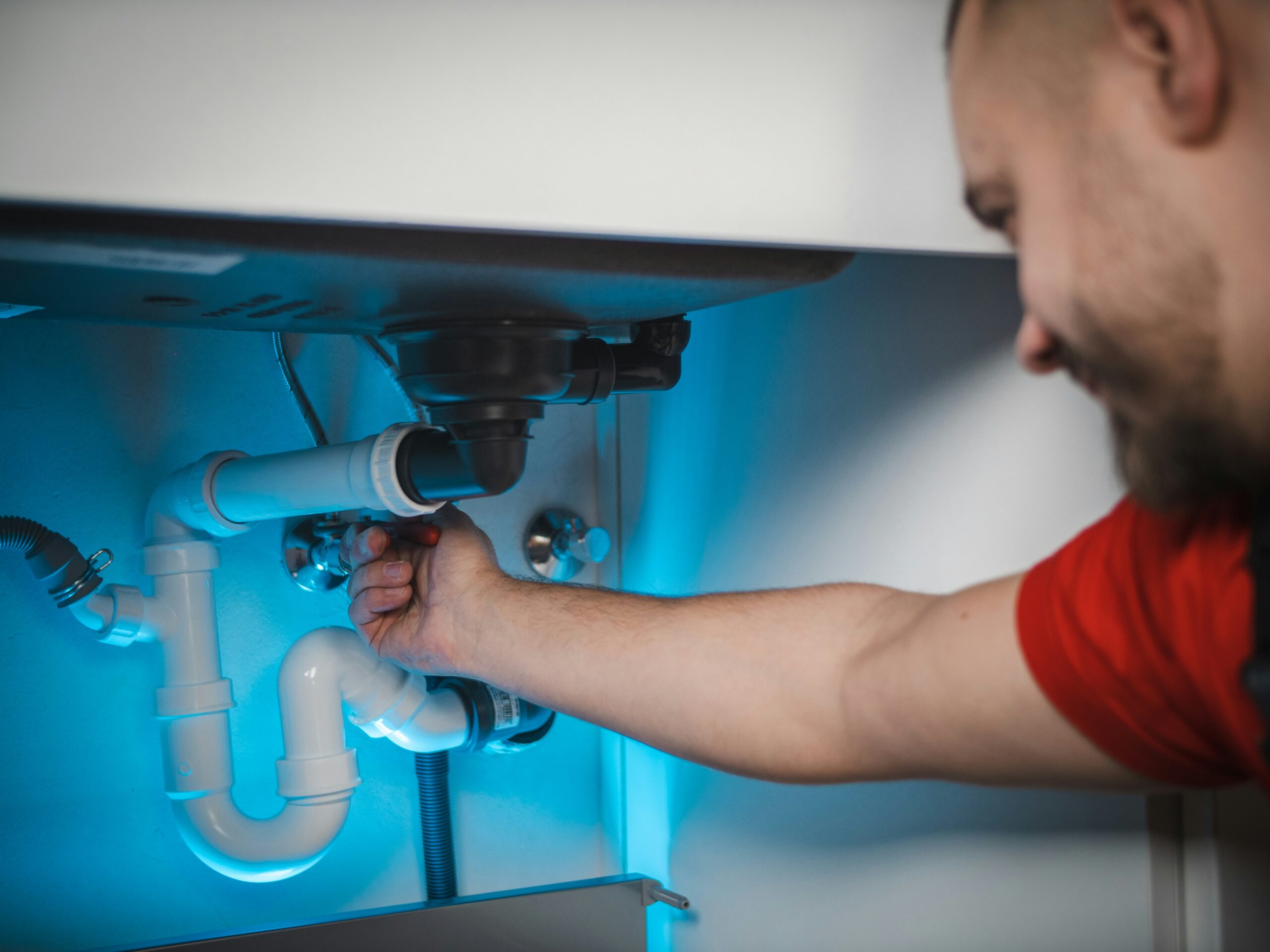 Două licee din Sectorul 3 vor pregăti tinichigii auto, instalatori și electricieni. Elevii vor face practică la Apa Nova și la un service auto