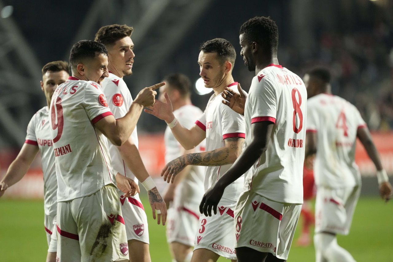 Aproape 40 de suporteri nu pot intra la meciul Dinamo-UTA Arad. Partida se joacă duminică, în SuperLiga de fotbal