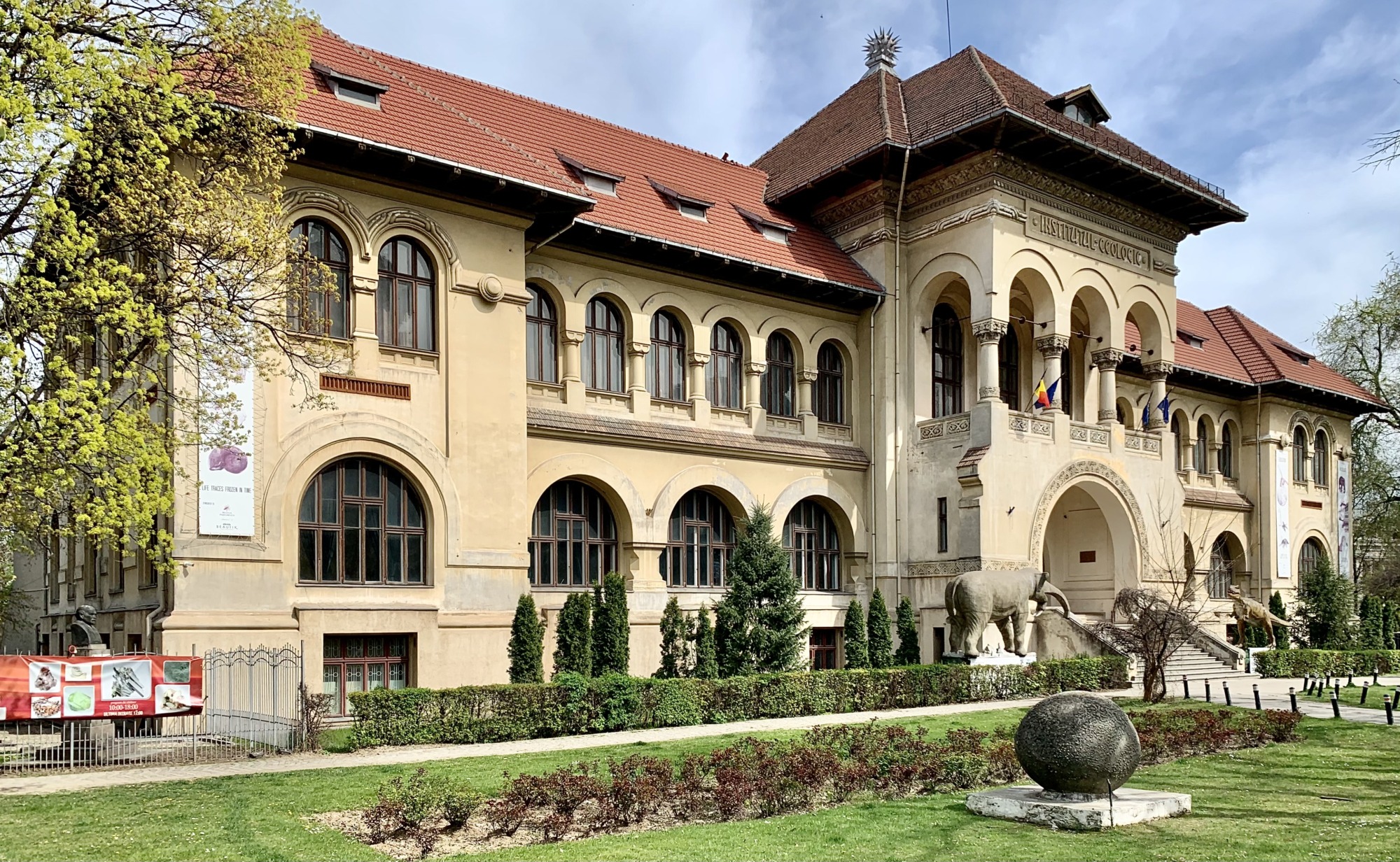 Copiii cu autism vor vizita mai ușor Muzeul Geologic Național din București