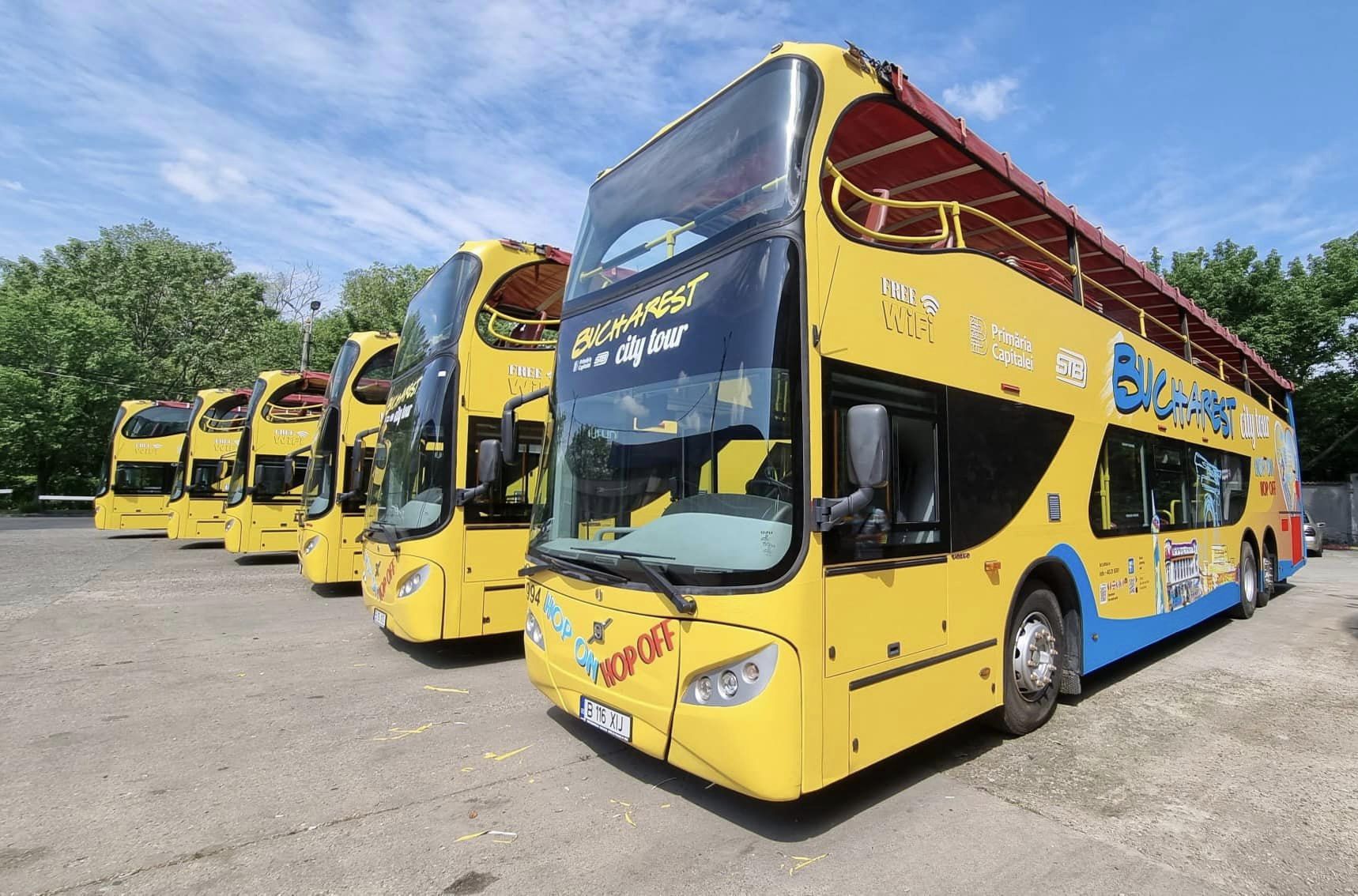 Linia turistică a Capitalei, din nou un posibil blocaj. Autobuzele supraetajate stau în garaj de aproape doi ani