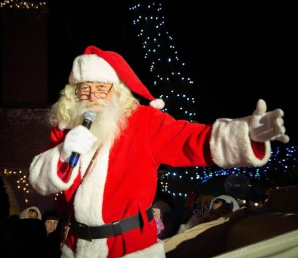 Ambasada lui Moș Crăciun, în Parcul Mogoșoaia. FOTO: Facebook