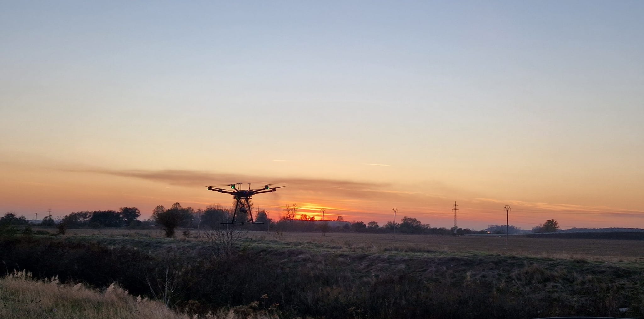 Localitatea Sinteşti, supravegheată cu drone, din cauza arderilor ilegale de deşeuri