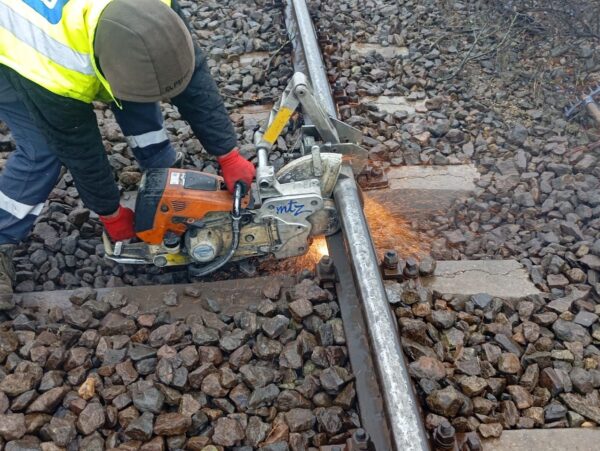 Au început lucrările de reînnoire a căii ferate, pe tronsonul Chitila - Golești. FOTO: CFR Infrastructură