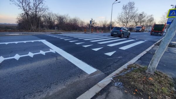 Treceri de pietoni supraînălțare, pe Bulevardul Șisești. FOTO: PMB