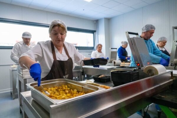 Sector 6 | Alte două școli vor primi mâncare de la Banca de Alimente. PS6