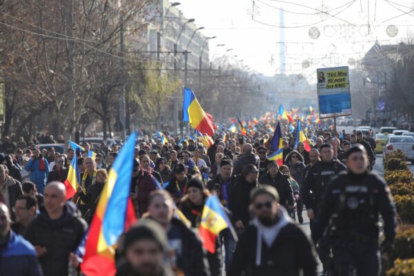 Adepții lui Georgescu. Foto: Inquam Photos / Adriana Neagoe