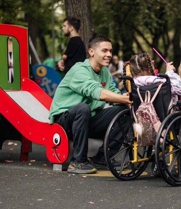 David Popovici donează echipamentul de premiere de la Jocurile Olimpice de la Paris 2024, pentru a strânge 115.000 de euro.