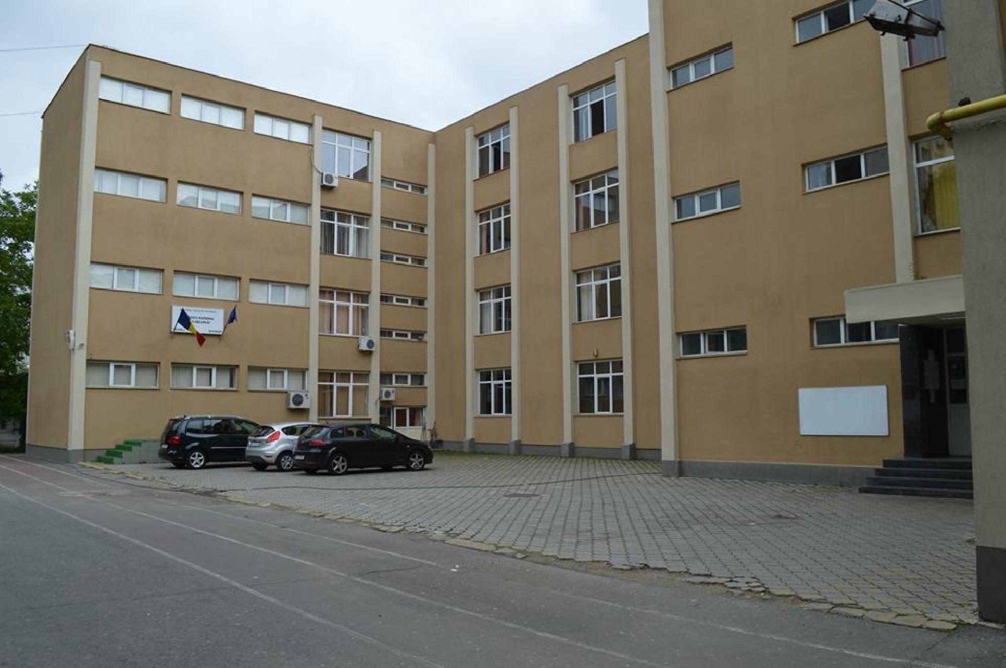 Cinci ani de detenție pentru elevul care și-a înjunghiat profesoara de japoneză. Tânărul îşi premeditase atacul