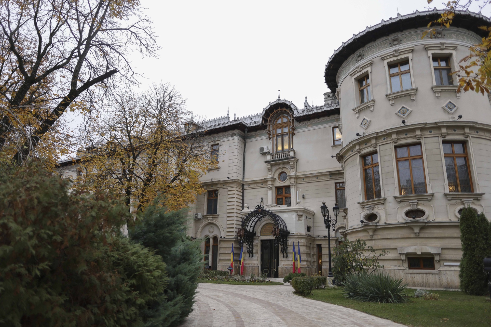 Curtea Palatului Cotroceni, deschisă pentru vizite gratuite, din primăvară