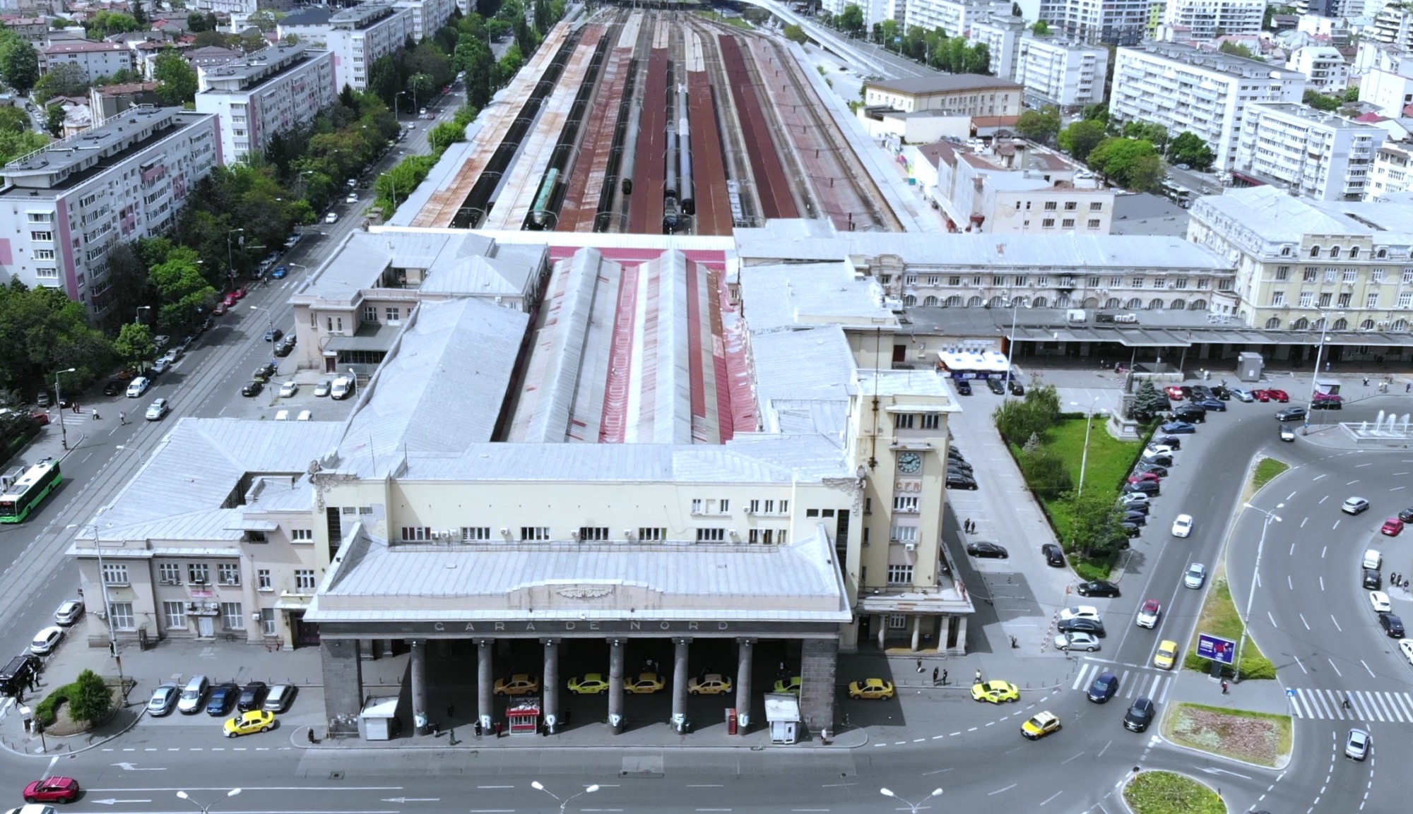 Afacerea Gara de Nord | O firmă din Voluntari, specializată în construcții de hale și pardoseli, abonată la contracte cu Primăria lui Pandele, ar putea reabilita monumentul istoric de 100.000 mp