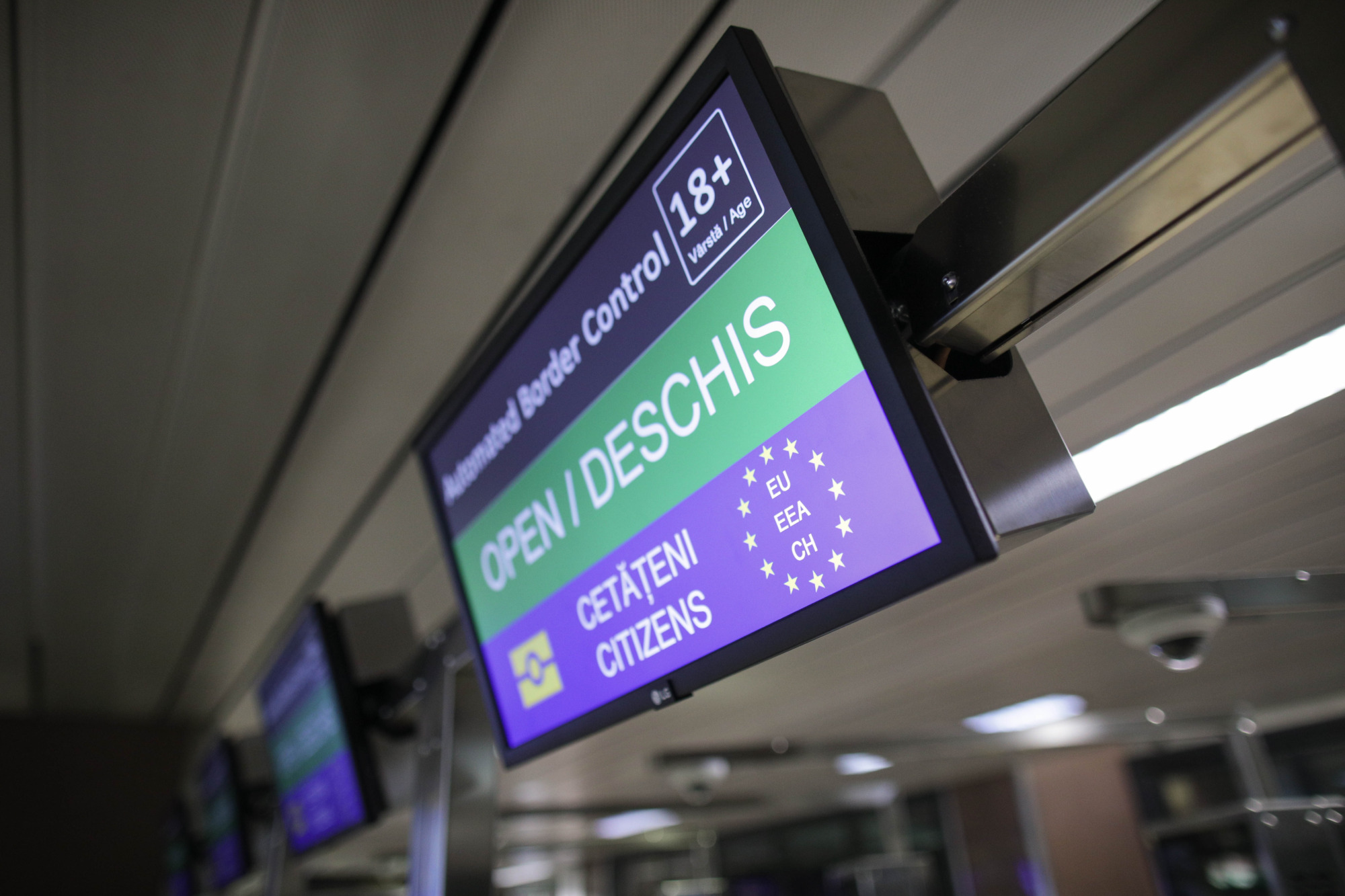 Banchete noi pentru pasagerii din Aeroportul Otopeni. Investiția, estimată la circa 2 milioane de lei