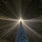 Montarea și demontarea luminițelor de Crăciun în Otopeni și Tunari nu este ieftină. Foto: Inquam Photos / Virgil Simonescu