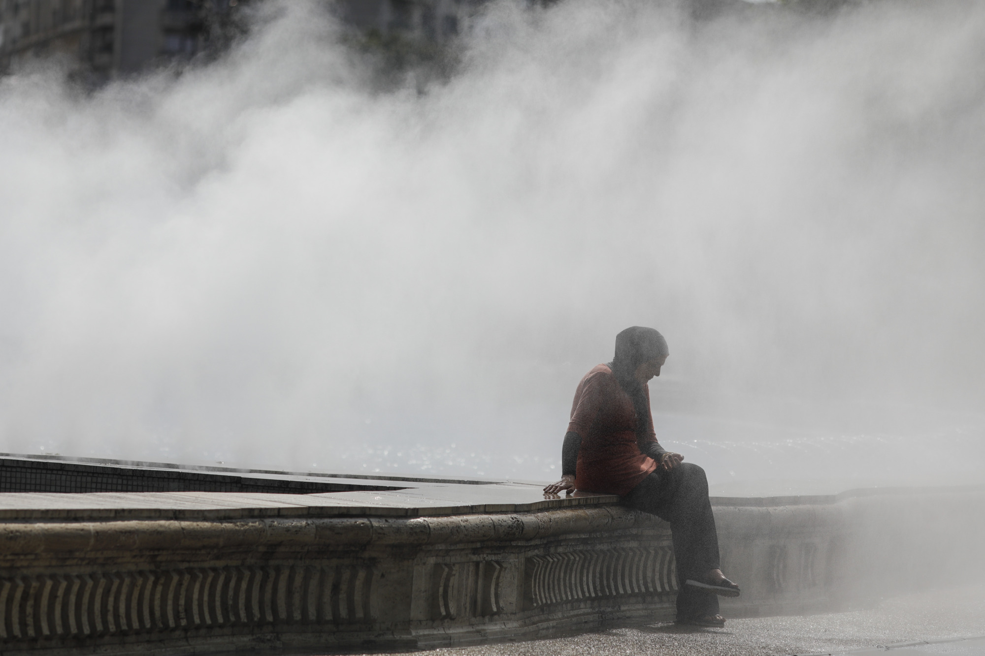 Cod roşu de caniculă în Bucureşti. Nopţi tropicale şi depăşiri ale pragului critic temperatură-umezeală