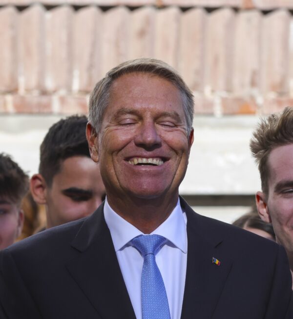 Iohannis a rezolvat problema parcării și va fi numit primarul Capitalei