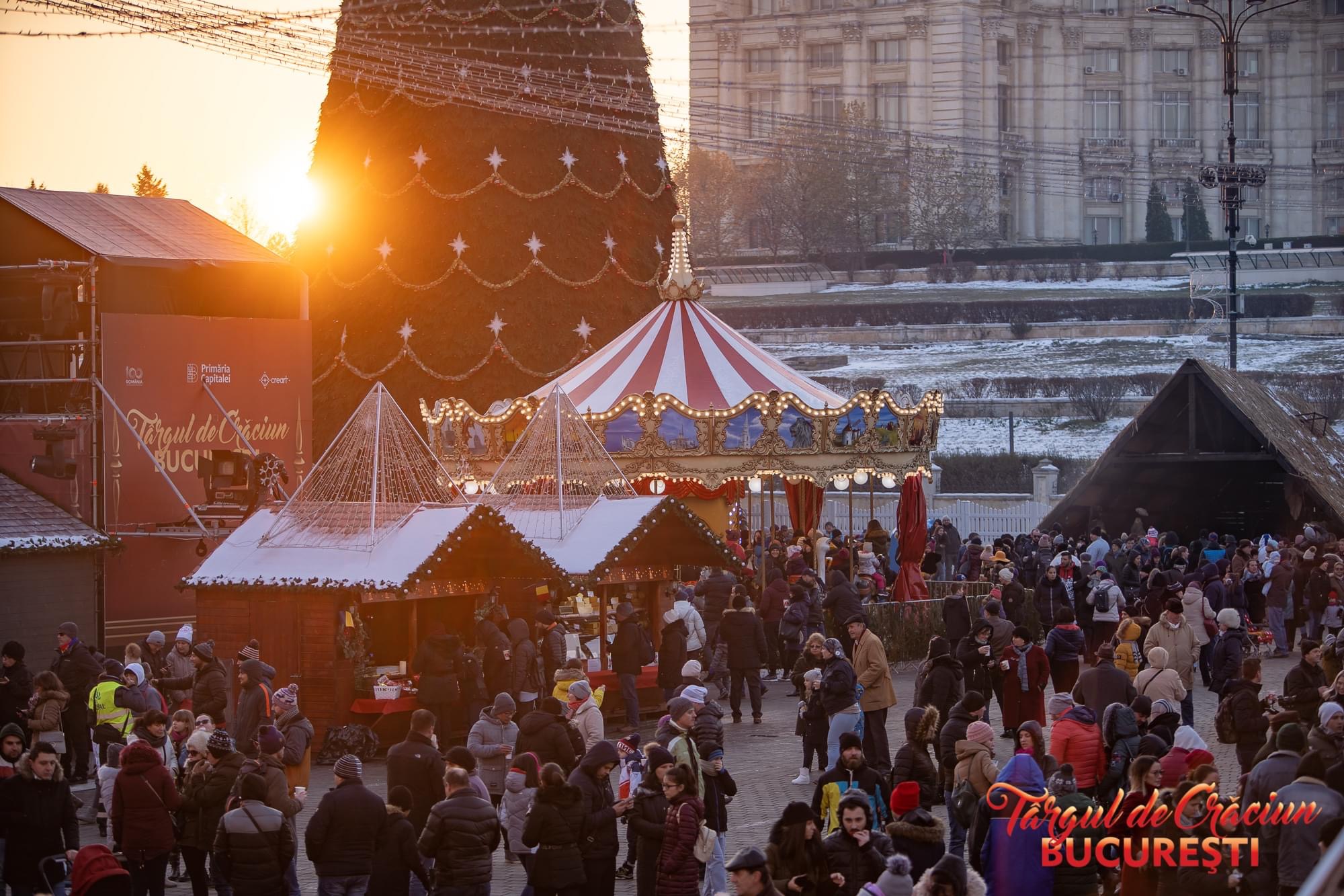 Târgul de Crăciun din Piaţa Constituţiei se deschide joi, cu un concert al Deliei