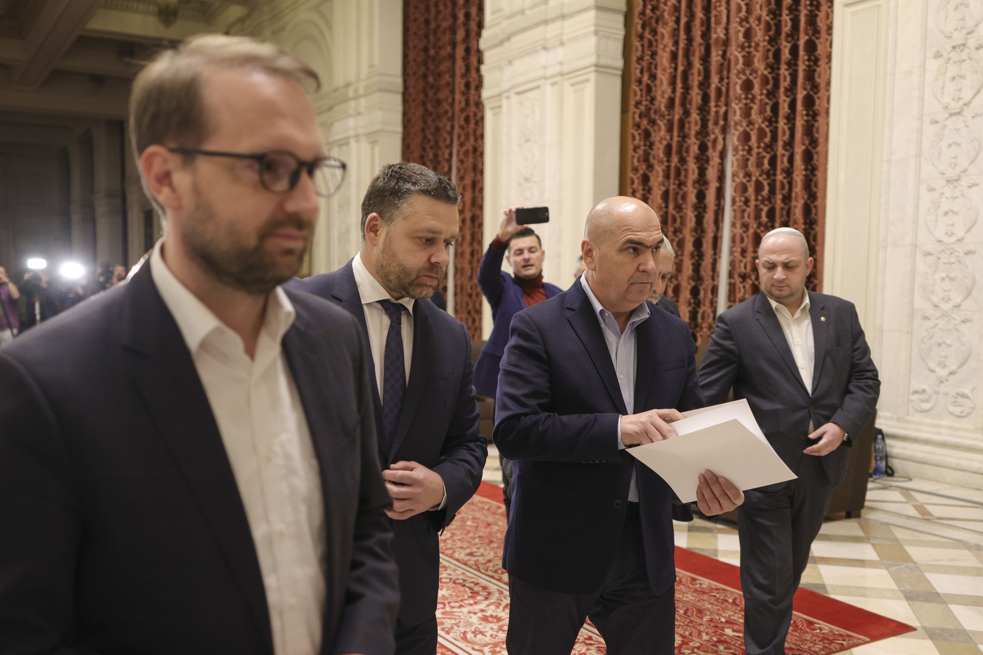 Bolojan (PNL), despre susținerea candidaturii lui Nicușor Dan: „Nu exclud, dar trebuie să facem analize”