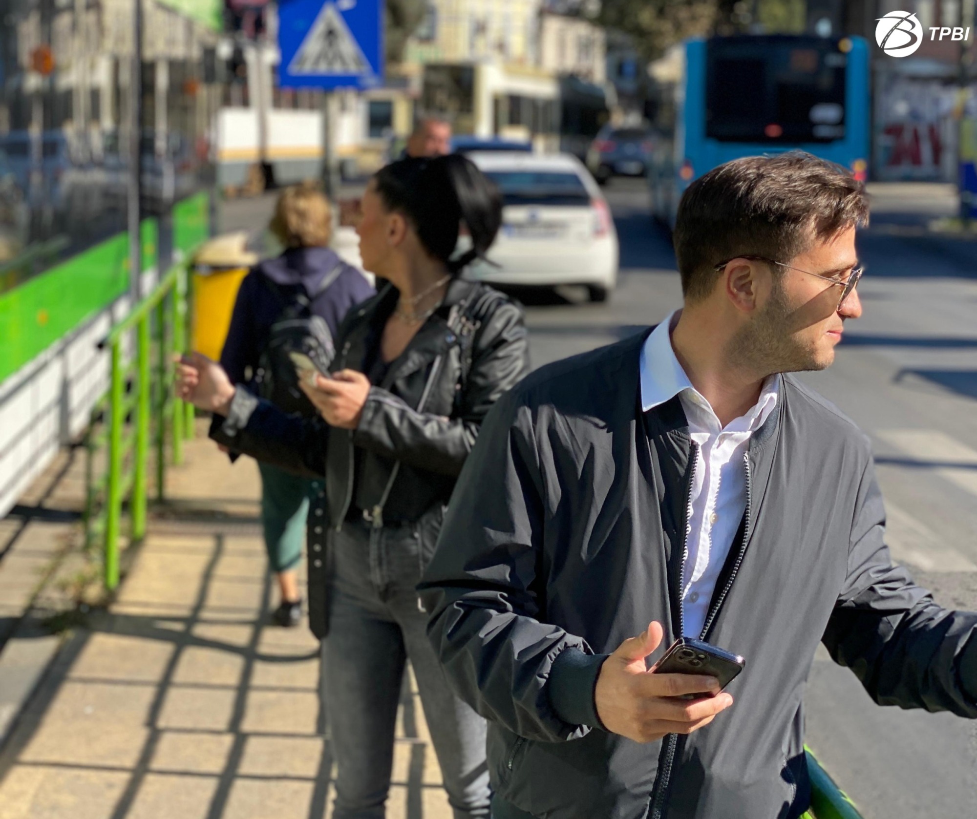 Harta transportului public în timp real, aplicaţie TPBI, pe telefoanele cu GPS-ul activat. Sunt marcate şi arterele aglomerate