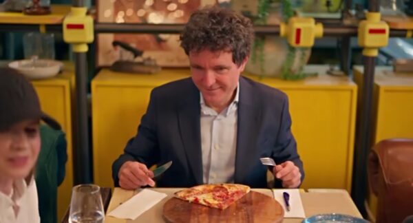 Primarul Nicușor Dan s-a folosit de o pizza pentru a explica cum e împărțit bugetul Capitalei. referendum, alegeri, buget, capitală, primării, primărie, buget, sector, sectoare, vot, votul