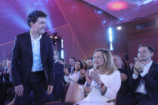 Nicuşor Dan şi Elena Lasconi. FOTO: INQUAM / Octav Ganea