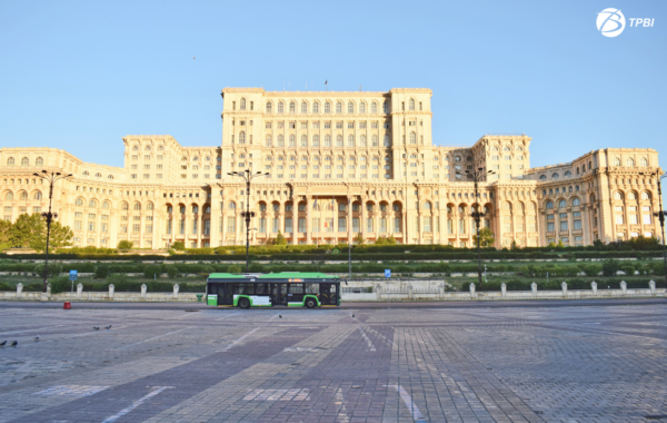 Două linii deviate și alte treisprezece cu program prelungit, de „Zilele Bucureștiului 565 ani”.