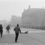 Sărbătorile în Bucureștiul comunist | 21 Decembrie:  „Se aud împușcături aducătoare de moarte, cad zeci de tineri cu pieptul gol, secerați de trupele de securitate”