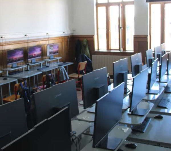 Echipamente IT moderne, cu fonduri PNRR, în 56 de școli. FOTO: PS2