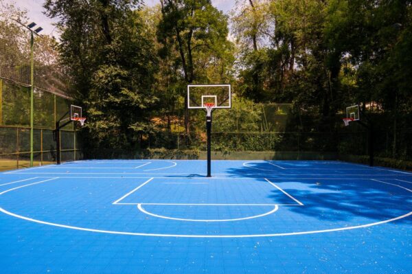 Cursuri gratuite de baschet pentru elevii din învățământul preuniversitar, la Colegiul Tehnic Energetic, din Sectorul 5. Două asociații le susțin. FOTO: Arhiva