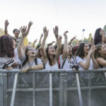 Să discutăm very demure, very mindful despre cum am putea clădi o punte între generaţii. Foto: INQUAM / Alexandru Busca