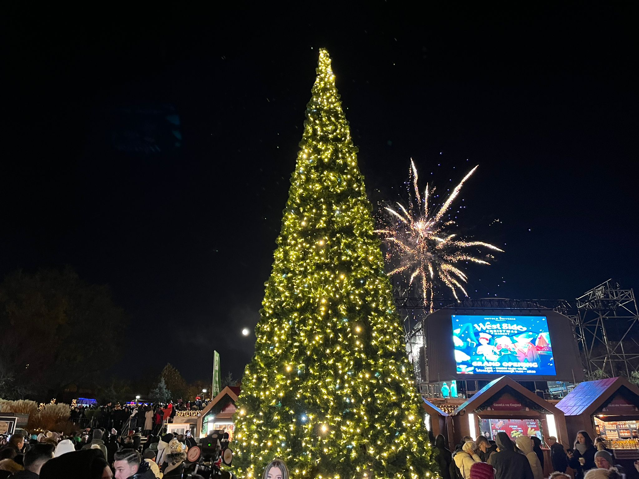 REPORTAJ | La final de noiembrie, luminile au răsărit la apus. Start la Westside Christmas Market