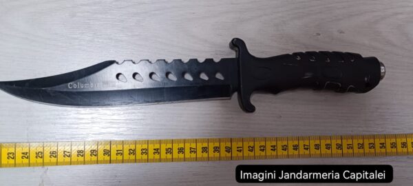 Elev tăiat cu cuţitul în apropierea şcolii. FOTO: arhivă