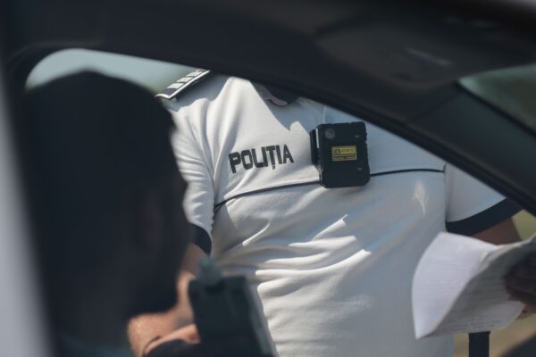Doi poliţişti, răniţi de fostul soț al unei jurate „Imperiul Leilor”. Șoferul, prins băut la volan. Foto: INQUAM / George Călin