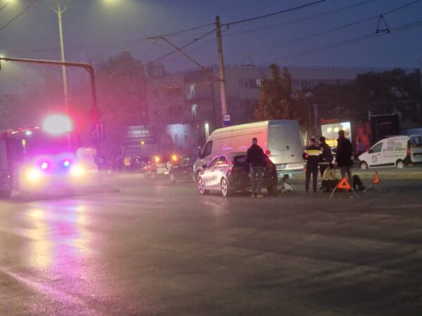 Accident grav, în Cartierul Militari, din Capitală. Patru persoane au fost rănite. FOTO: Infotrafic Bucuresti si Ilfov, FB