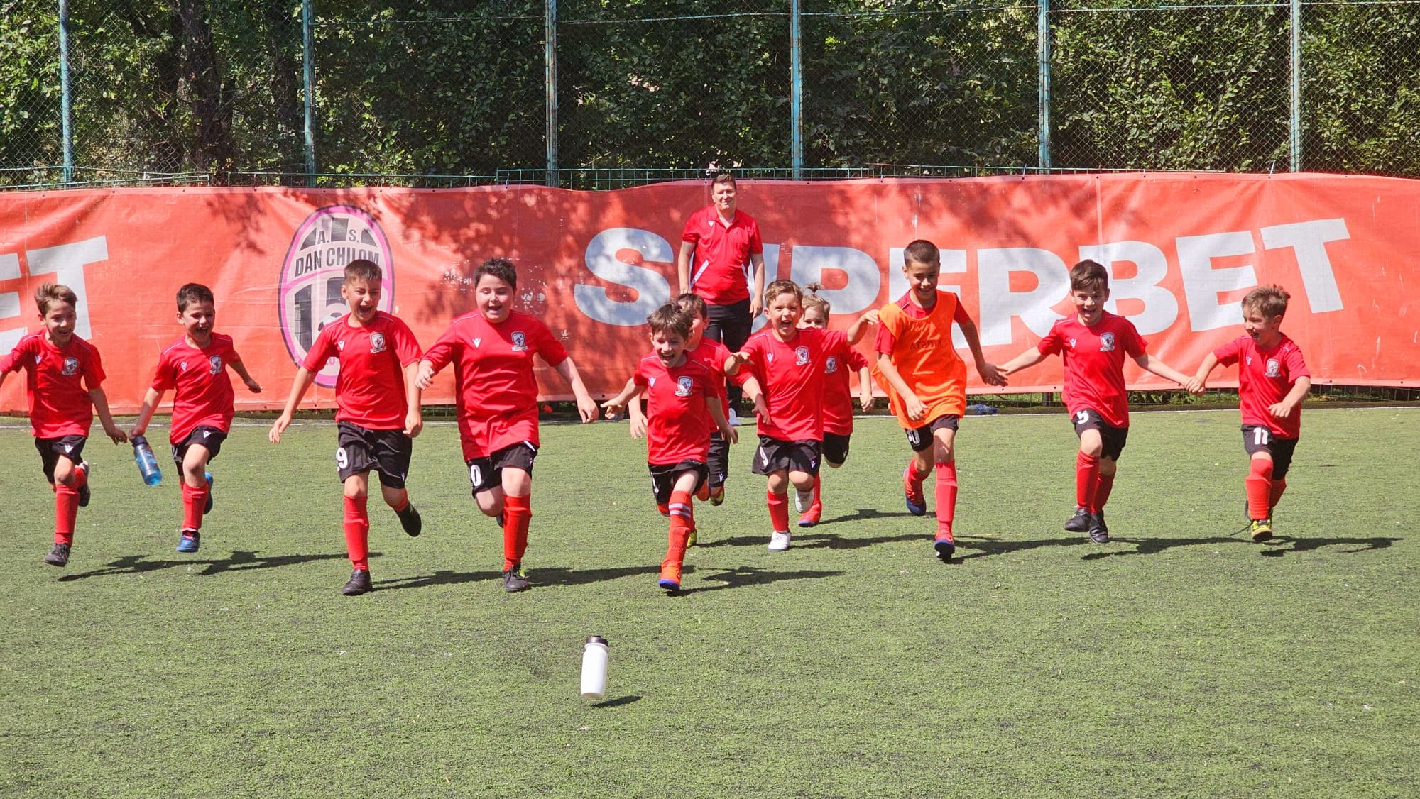Echipamente de antrenament gratuite pentru copii de 5 și 6 ani la un club sportiv din Capitală