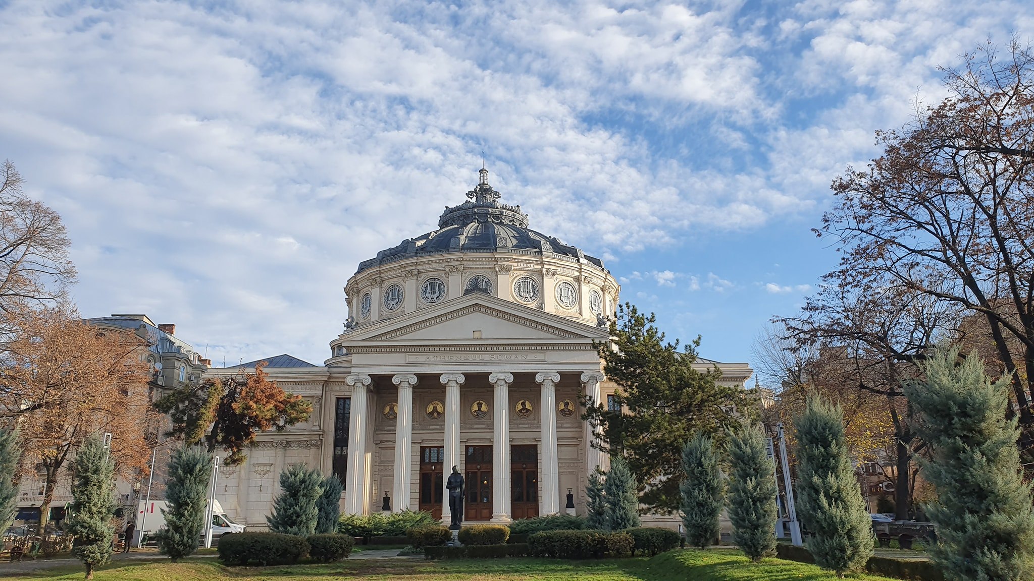 Concerte gratuite în Piaţa George Enescu