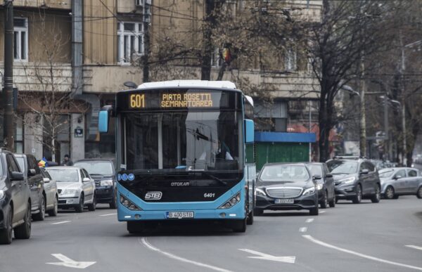 STB înființează linia 361 de autobuz, doar pentru 8 decembrie. Foto: Inquam Photos/Alexandra Pandrea